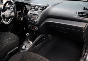 Подержанный автомобиль Kia Rio Sedan 2012 года (9 фото)