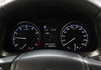 Подержанный автомобиль Toyota RAV4 2015 года (11 фото)