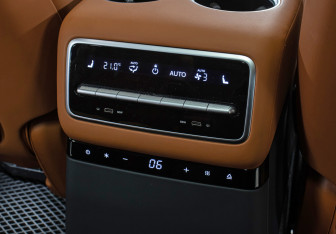 Подержанный автомобиль LiXiang L9 2023 года (22 фото)