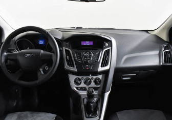 Подержанный автомобиль Ford Focus Wagon 2012 года (11 фото)