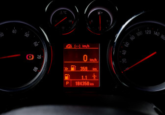 Подержанный автомобиль Opel Astra Hatchback 2014 года (11 фото)