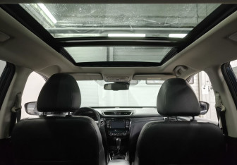 Подержанный автомобиль Nissan X-Trail 2017 года (10 фото)