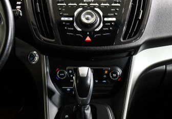 Подержанный автомобиль Ford Kuga 2015 года (13 фото)