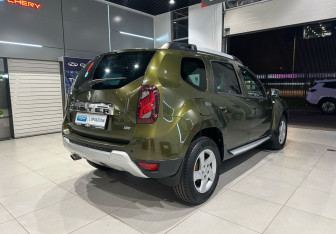 Подержанный автомобиль Renault Duster 2015 года (4 фото)