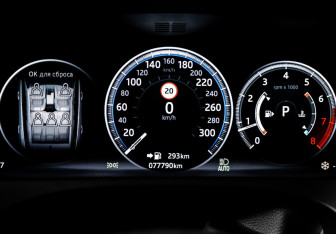 Подержанный автомобиль Jaguar F-Pace 2017 года (11 фото)