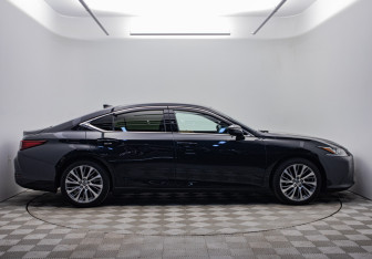 Подержанный автомобиль Lexus ES 2020 года (6 фото)