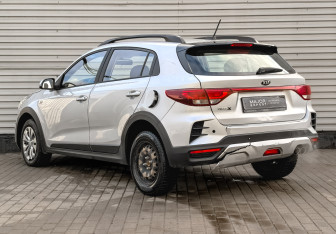 Подержанный автомобиль Kia Rio Hatchback 2021 года (7 фото)