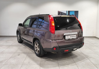 Подержанный автомобиль Nissan X-Trail 2008 года (7 фото)