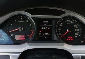 Подержанный автомобиль Audi A6 Sedan 2010 года (25 фото)