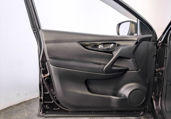 Подержанный автомобиль Nissan Qashqai 2014 года (19 фото)