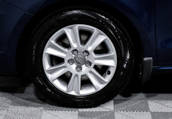 Подержанный автомобиль Audi A1 2014 года (15 фото)