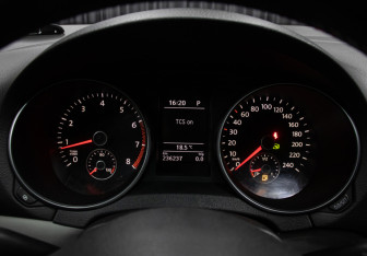 Подержанный автомобиль Volkswagen Golf Hatchback 2010 года (13 фото)