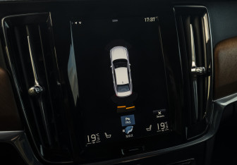 Подержанный автомобиль Volvo S90 2020 года (17 фото)
