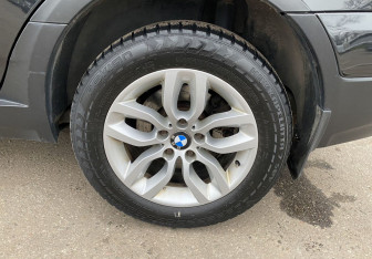 Подержанный автомобиль BMW X3 2008 года (12 фото)
