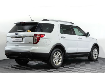 Подержанный автомобиль Ford Explorer 2013 года (5 фото)