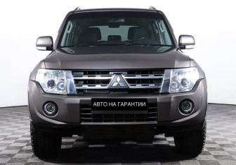 Подержанный автомобиль Mitsubishi Pajero 2012 года (2 фото)