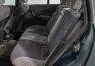 Подержанный автомобиль Opel Omega Wagon 1997 года (11 фото)