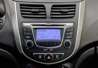 Подержанный автомобиль Hyundai Solaris Sedan 2013 года (17 фото)