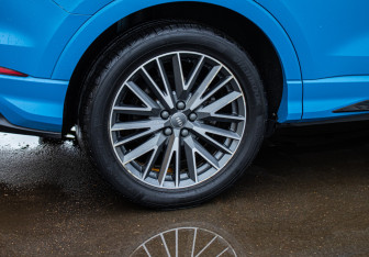 Подержанный автомобиль Audi Q3 2019 года (15 фото)