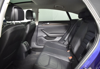 Подержанный автомобиль Volkswagen Arteon 2019 года (10 фото)