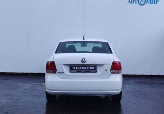 Подержанный автомобиль Volkswagen Polo Sedan 2010 года (7 фото)