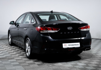 Подержанный автомобиль Hyundai Sonata 2017 года (7 фото)