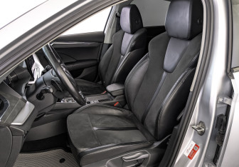 Подержанный автомобиль Skoda Octavia Liftback 2021 года (20 фото)