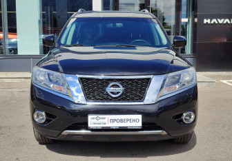 Подержанный автомобиль Nissan Pathfinder 2015 года (2 фото)