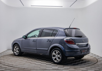 Подержанный автомобиль Opel Astra Hatchback 2006 года (7 фото)