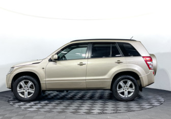 Подержанный автомобиль Suzuki Grand Vitara 2006 года (8 фото)