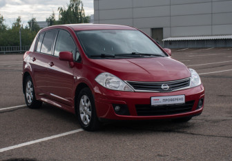 Подержанный автомобиль Nissan Tiida Hatchback 2012 года (3 фото)