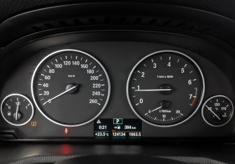 Подержанный автомобиль BMW X3 2015 года (16 фото)