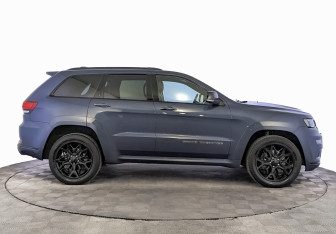 Подержанный автомобиль Jeep Grand Cherokee 2021 года (4 фото)