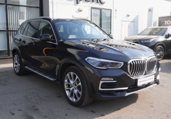 Подержанный автомобиль BMW X5 2020 года (3 фото)