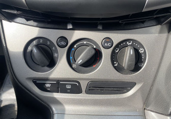 Подержанный автомобиль Ford Focus Wagon 2013 года (14 фото)