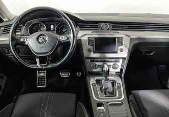 Подержанный автомобиль Volkswagen Passat Wagon 2017 года (12 фото)
