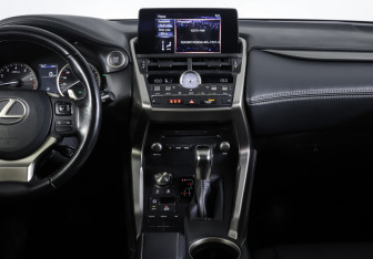 Подержанный автомобиль Lexus NX 2019 года (13 фото)