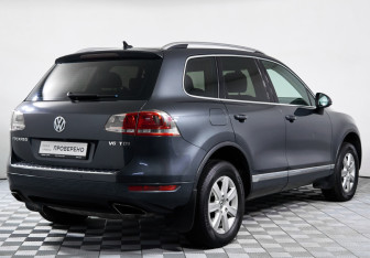 Подержанный автомобиль Volkswagen Touareg 2011 года (5 фото)