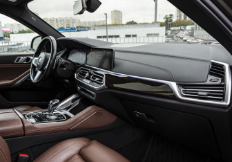 Подержанный автомобиль BMW X6 2020 года (17 фото)