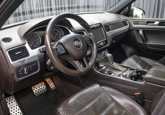 Подержанный автомобиль Volkswagen Touareg 2011 года (16 фото)