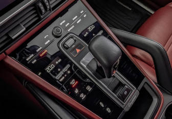 Подержанный автомобиль Porsche Cayenne 2018 года (21 фото)