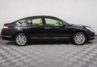 Подержанный автомобиль Nissan Teana 2011 года (4 фото)