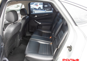 Подержанный автомобиль Ford Mondeo Sedan 2012 года (8 фото)