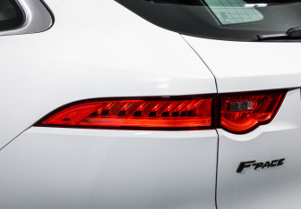 Подержанный автомобиль Jaguar F-Pace 2019 года (16 фото)