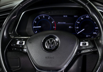 Подержанный автомобиль Volkswagen Tiguan 2017 года (17 фото)
