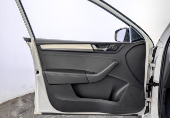 Подержанный автомобиль Skoda Rapid Liftback 2019 года (19 фото)