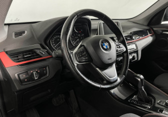 Подержанный автомобиль BMW X1 2017 года (11 фото)