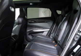 Подержанный автомобиль Changan UNI-V 2023 года (12 фото)