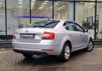 Подержанный автомобиль Skoda Octavia Liftback 2018 года (8 фото)