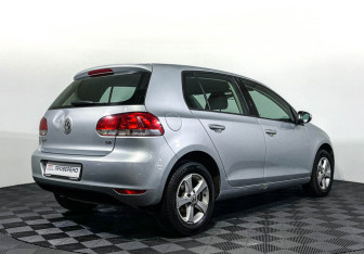 Подержанный автомобиль Volkswagen Golf Hatchback 2010 года (5 фото)